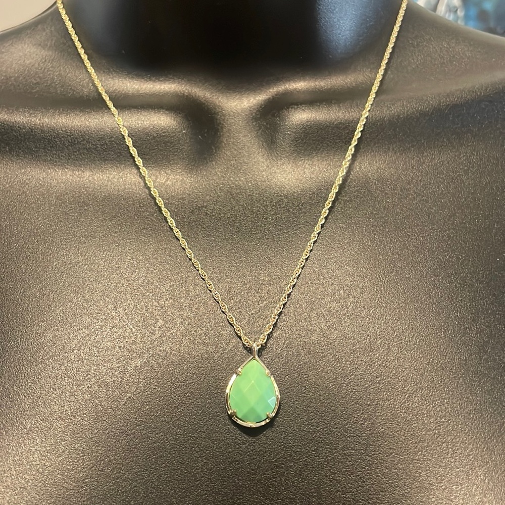 Kendra Scott necklace